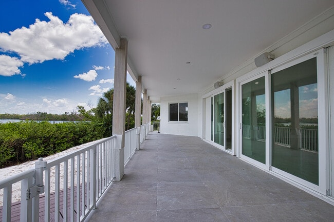 Building Photo - 13064 Via Flavia