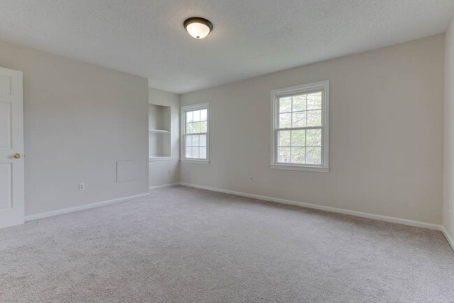 Building Photo - 1121 Nipigon Ct