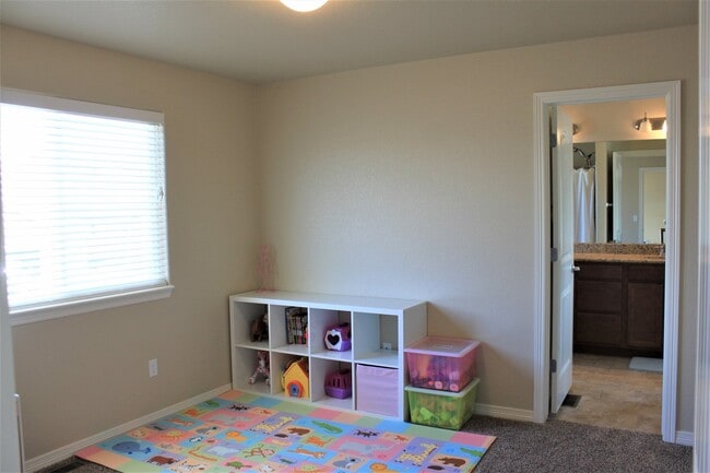 Building Photo - 835 Pistol River Way