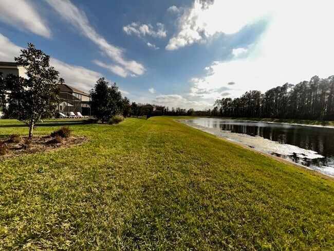 Building Photo - SPECTACULAR MODERN HOME!!Relaxing water views from the back of this beautiful home- MOVE IN Septe...