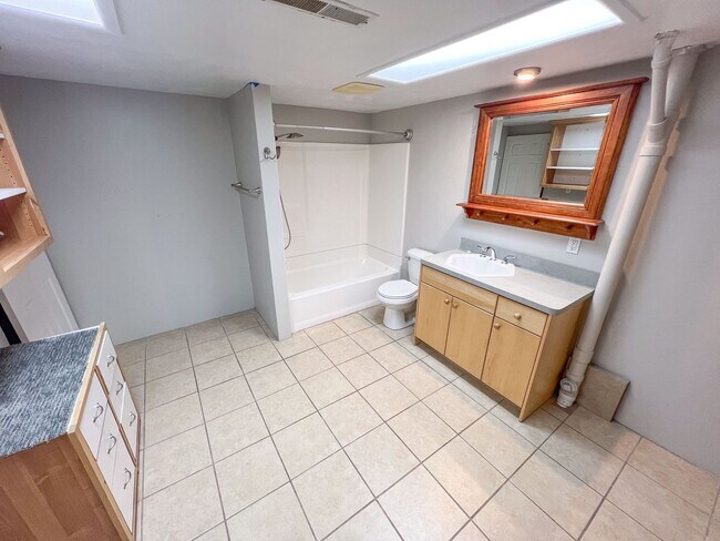 Building Photo - 147 W Fremont Ave