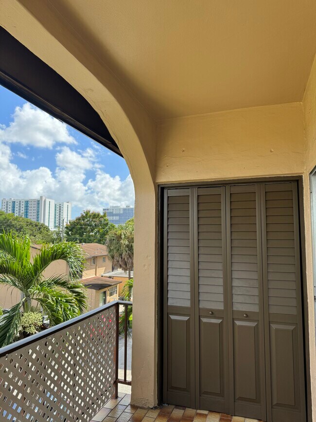 Building Photo - 10851 SW 2nd St