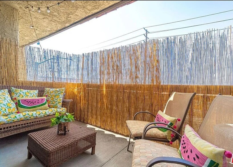Private Balcony - 4727 W 147th St