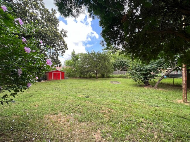 Primary Photo - 705 E Karma Ave