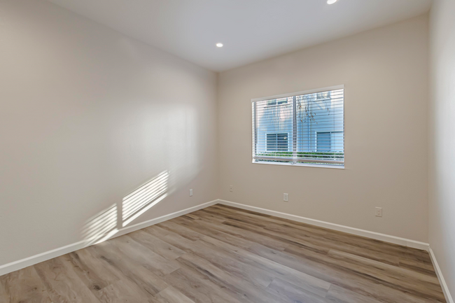 Building Photo - Upgraded 2 Bedroom Neighboring Willow Glen!