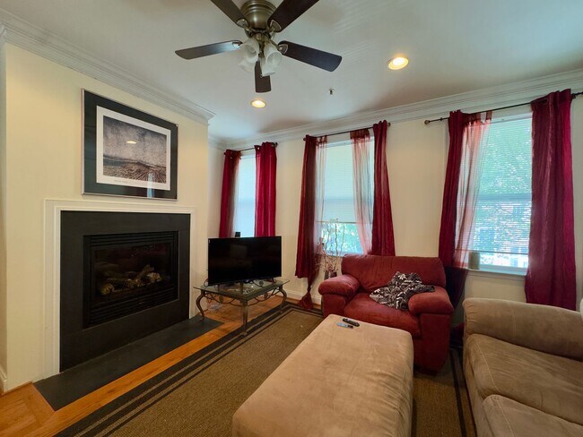 Building Photo - Charming 2 Bedroom/2 Bathroom Townhome near Patterson Park, Baltimore, MD!