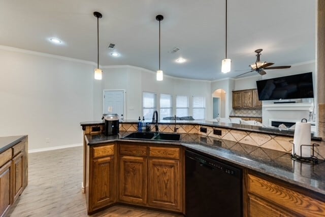 Building Photo - 7603 Canterbury St