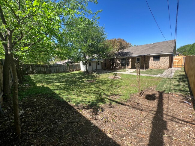 Building Photo - Single Family Home *LEASING SPECIAL AVAILA...
