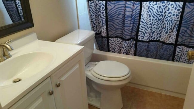 Building Photo - 1129 Fuchsia Dr