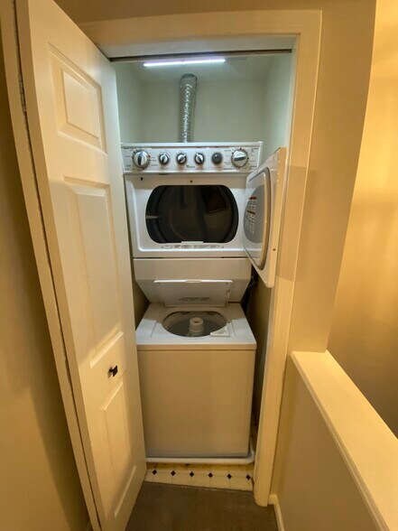 Laundry closet - 2989 Holborn Cir