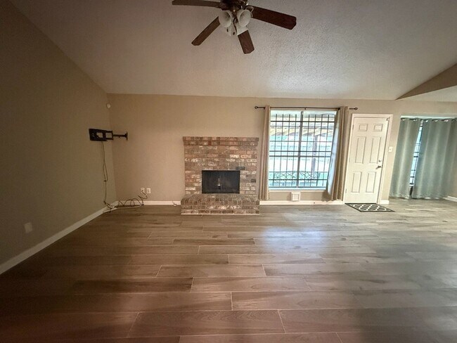 Building Photo - 15934 Blueridge Rd