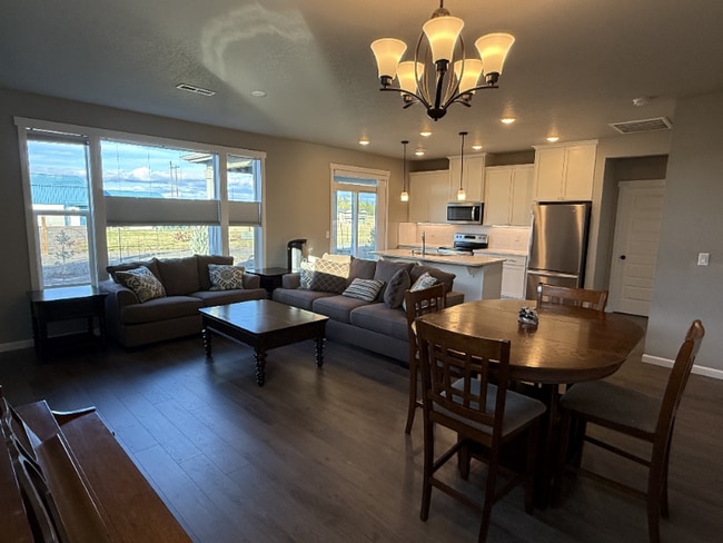 Building Photo - 9008 W Caelen Ave