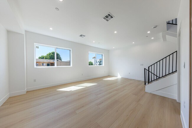 Building Photo - Luxury Never Before Lived in Townhomes!