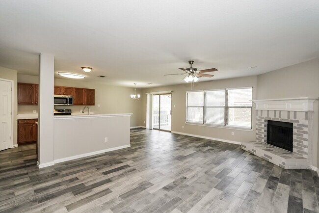 Building Photo - 5105 Raymond Dr