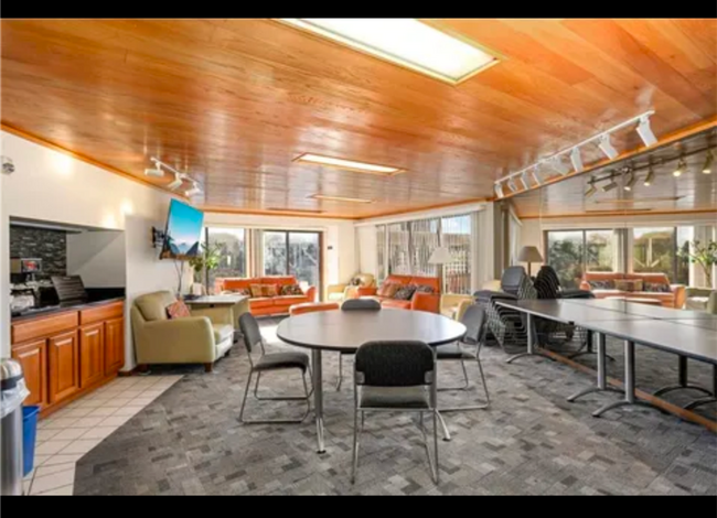 Building Photo - Spacious 2 Bedroom Condo