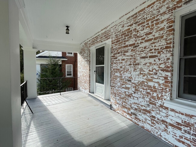 Building Photo - 231 Sycamore Rd