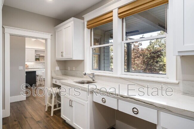 Building Photo - 775 Kirkcrest Rd