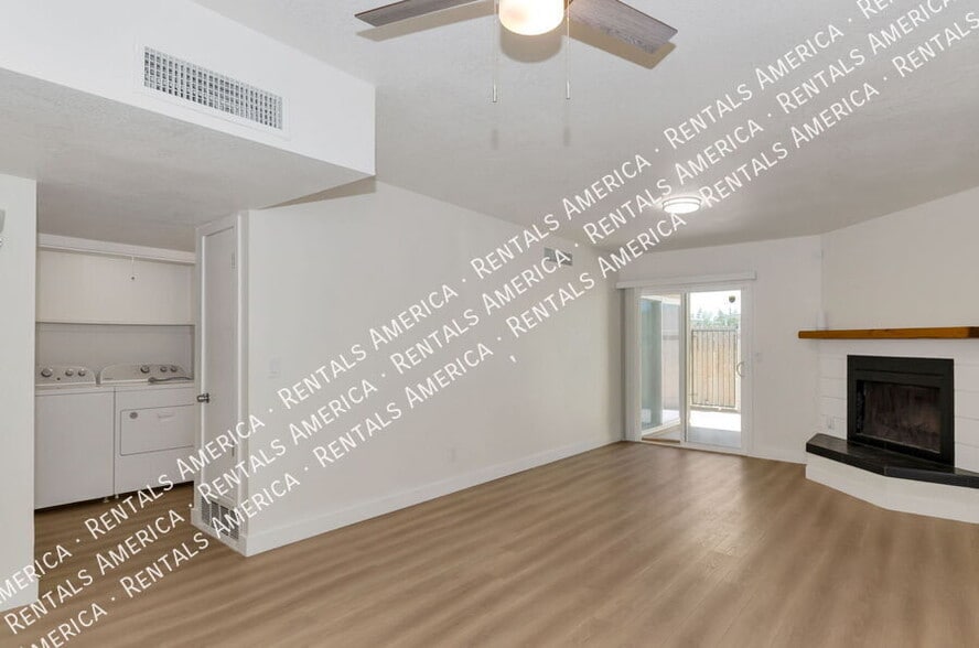 Building Photo - 1816 E Iowa St