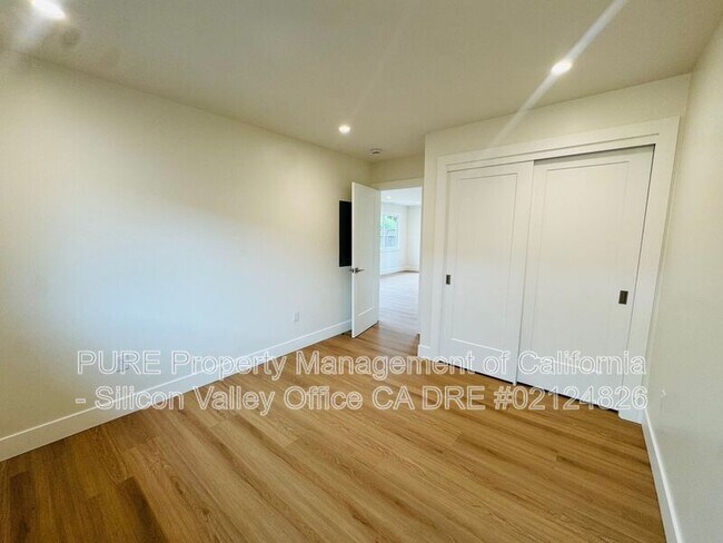 Building Photo - 1072 S 11th St