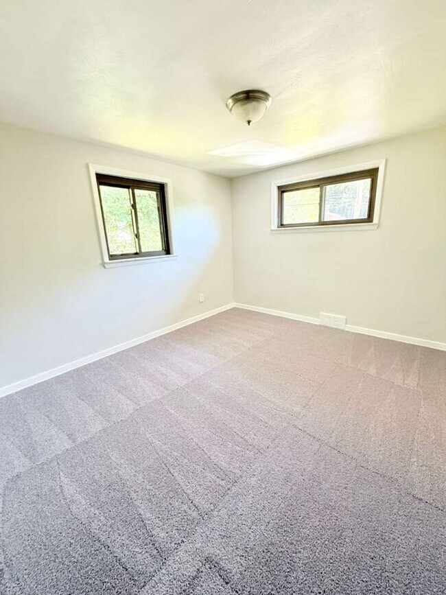 Building Photo - Fabulous 3 bed 1 bath House in Penn Hills
