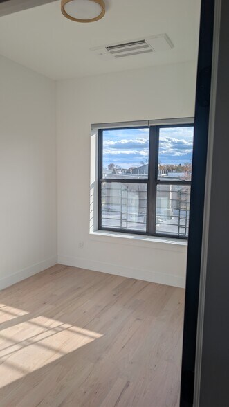 Building Photo - 501 Central Ave