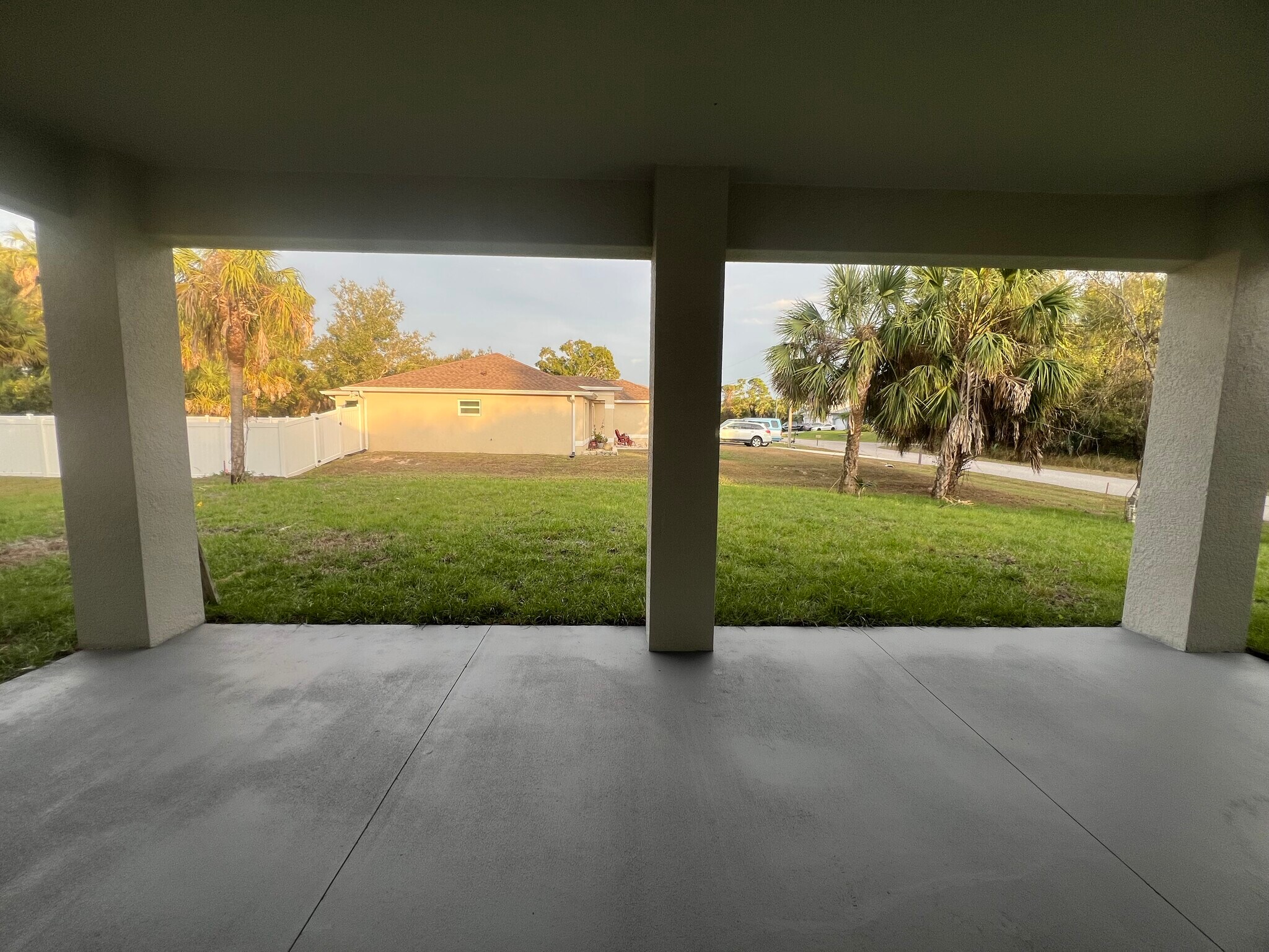 Building Photo - 1470 Henning St