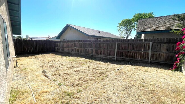 Building Photo - 2425 Knowlwood Dr