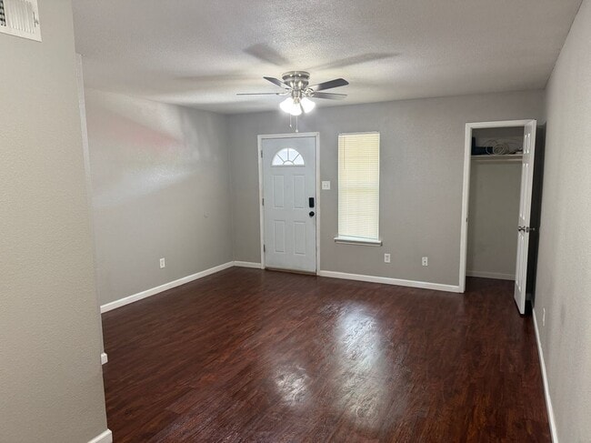 Building Photo - 357 NW Newton Dr