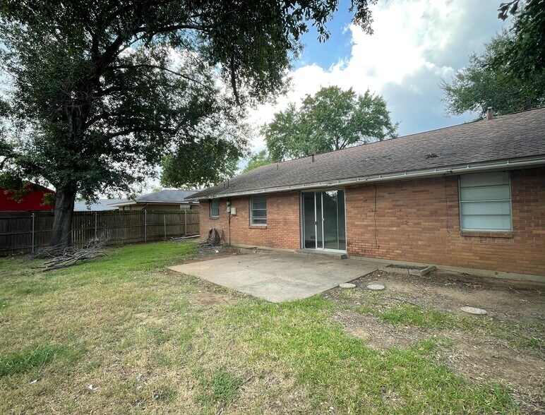 Backyard - 2314 Normandy Dr