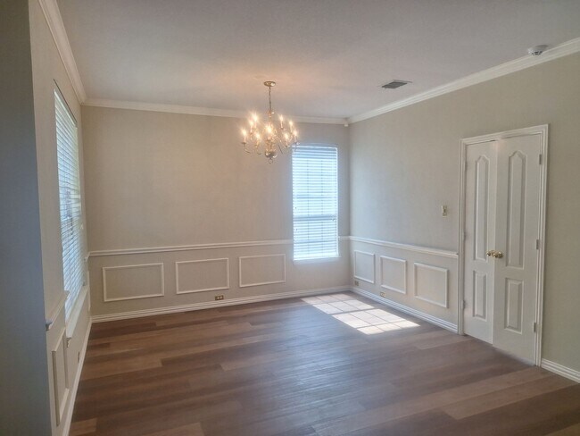 Building Photo - 5BR Fannin Farms Home with Dual Primary Suites & Pool