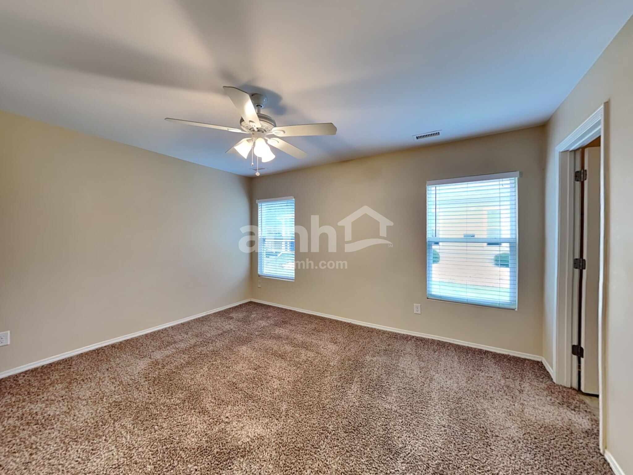 Building Photo - 252 Rowan Dr