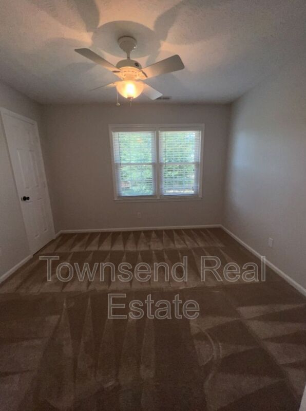 Building Photo - 303 Wagoner Dr