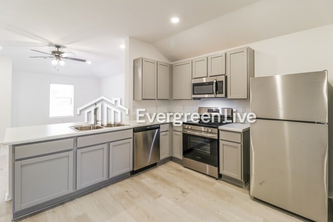 Building Photo - 167 Meadow Dr