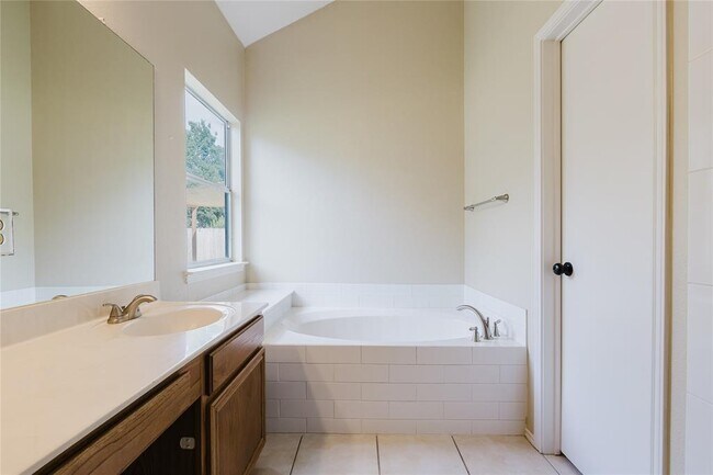 Building Photo - 6614 Bramber Ln