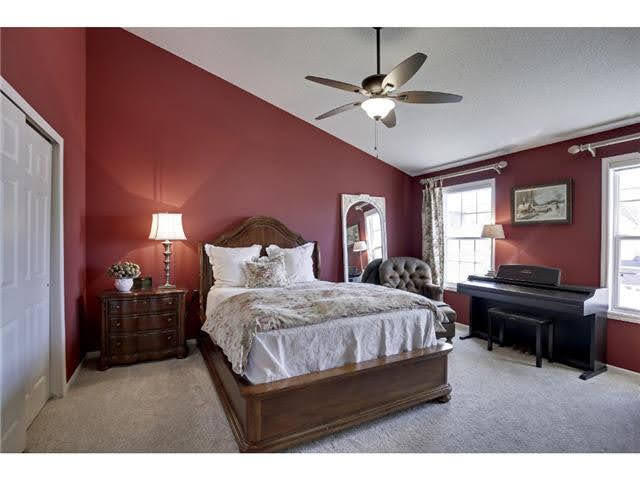 Vaulted primary bedroom - 15225 Florist Cir