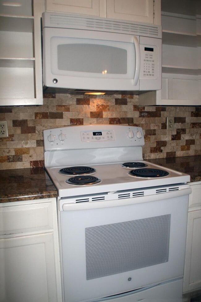 Building Photo - 3500 Tangle Brush Dr