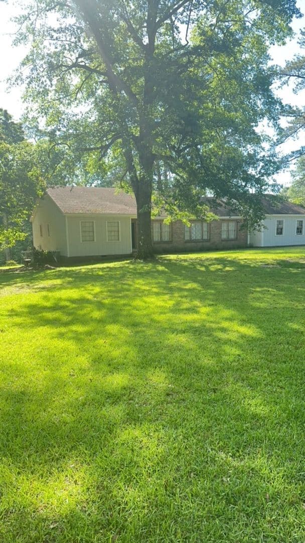 Building Photo - 1040 Fort Dale Rd