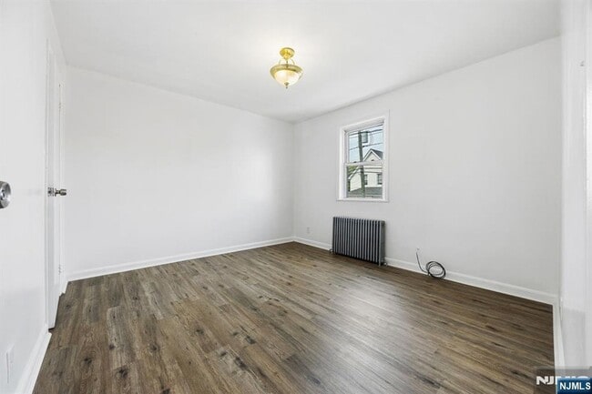 Building Photo - 826 7th St