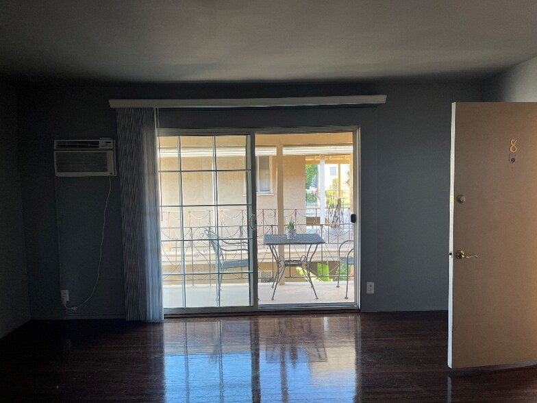 Building Photo - 13744 Burbank Blvd