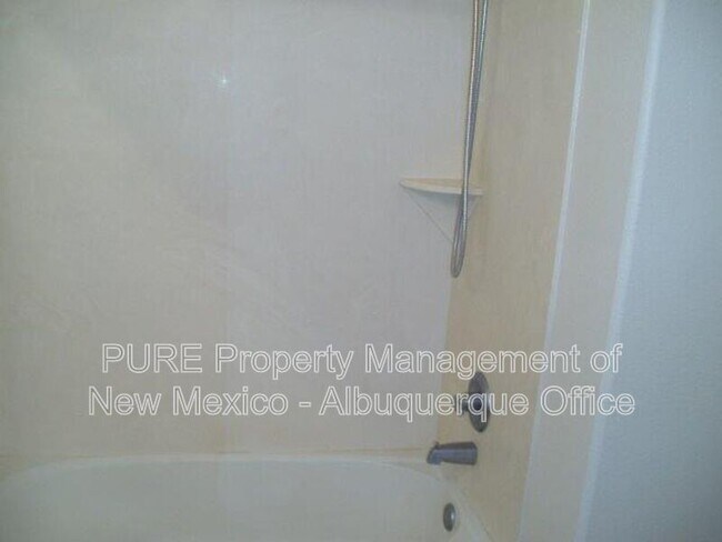 Building Photo - 6800 Vista Del Norte Dr NE