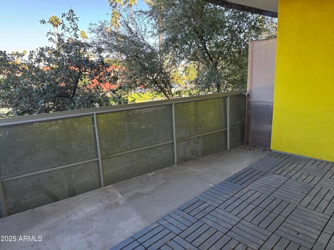 Building Photo - 1111 W University Dr