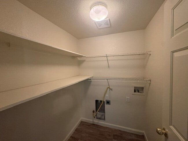Building Photo - 4 Bedroom 3 Bath Two Story Home, New Flooring, New Interior Paint