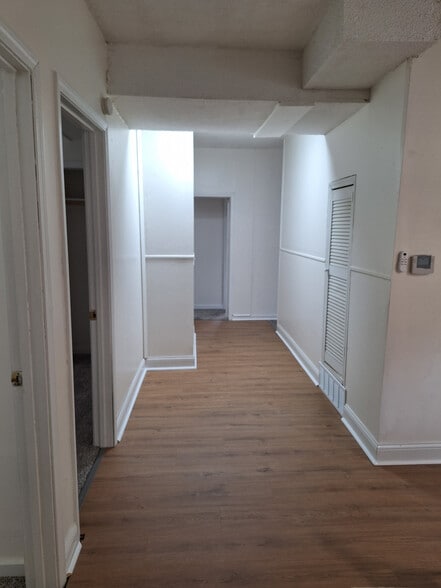 Main Hallway - 1220 Louisiana St