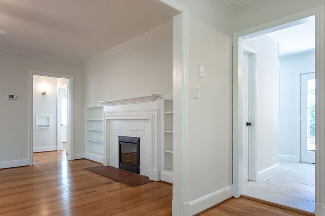 Building Photo - 3408 Kirby Dr