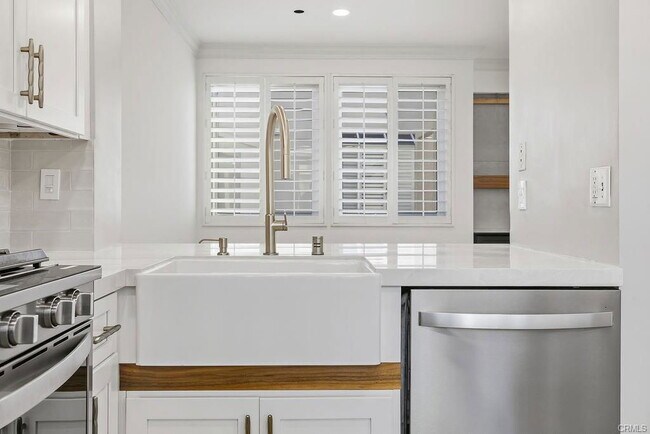 Building Photo - 501 Herondo St