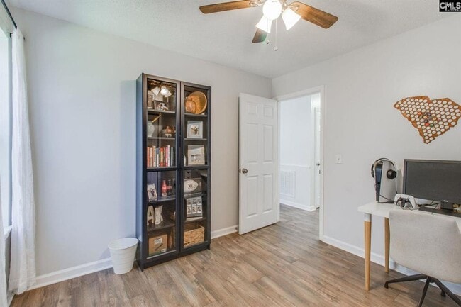 Building Photo - Charming Chapin Ranch in a Cul-de-Sac!