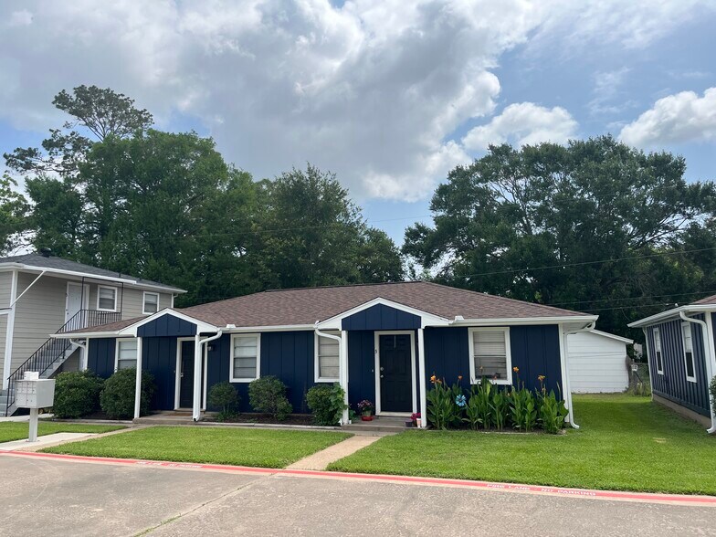 Building Photo - 717 Cedar Bayou Rd