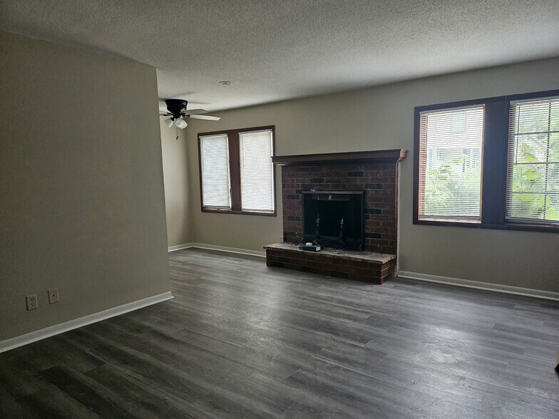 Primary Photo - 1716 D Ave NE