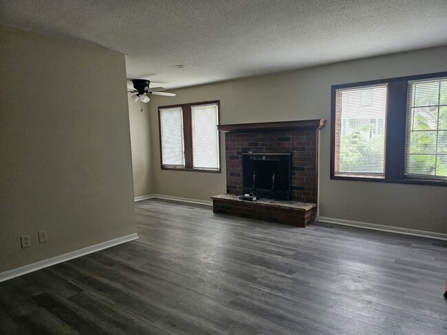 Primary Photo - 1716 D Ave NE