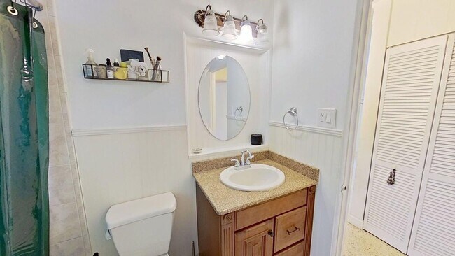 Building Photo - Lake Pasadena - Charming 2 Bedroom Home with Spacious Yard